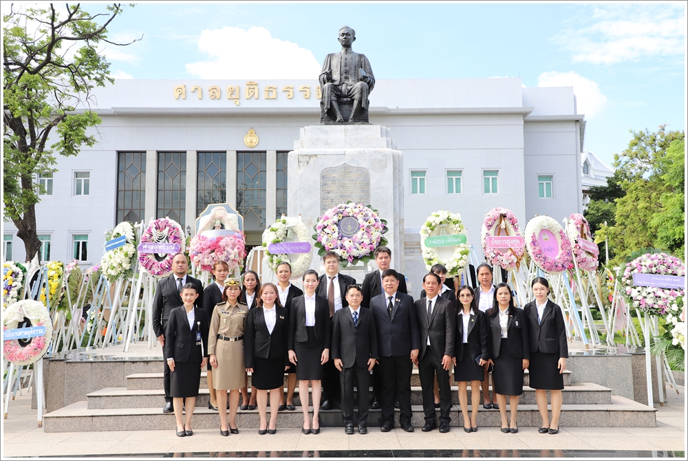 กรมบังคับคดีร่วมวางพวงมาลาถวายสักการะเนื่องใน 